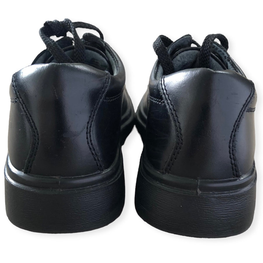 Clarkes school shoes - Size 1.5 US (33 EU)